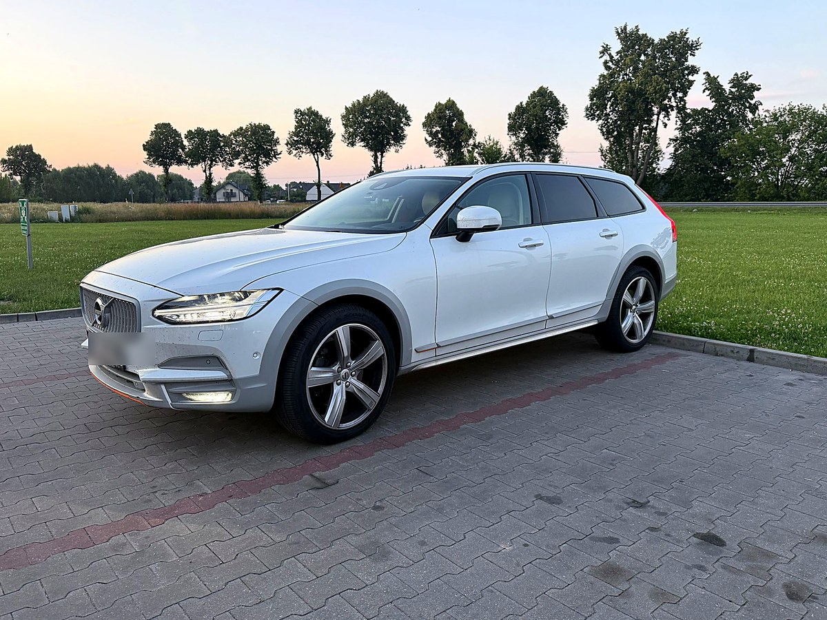 Volvo V90 Cross Country T6 Ocean Race